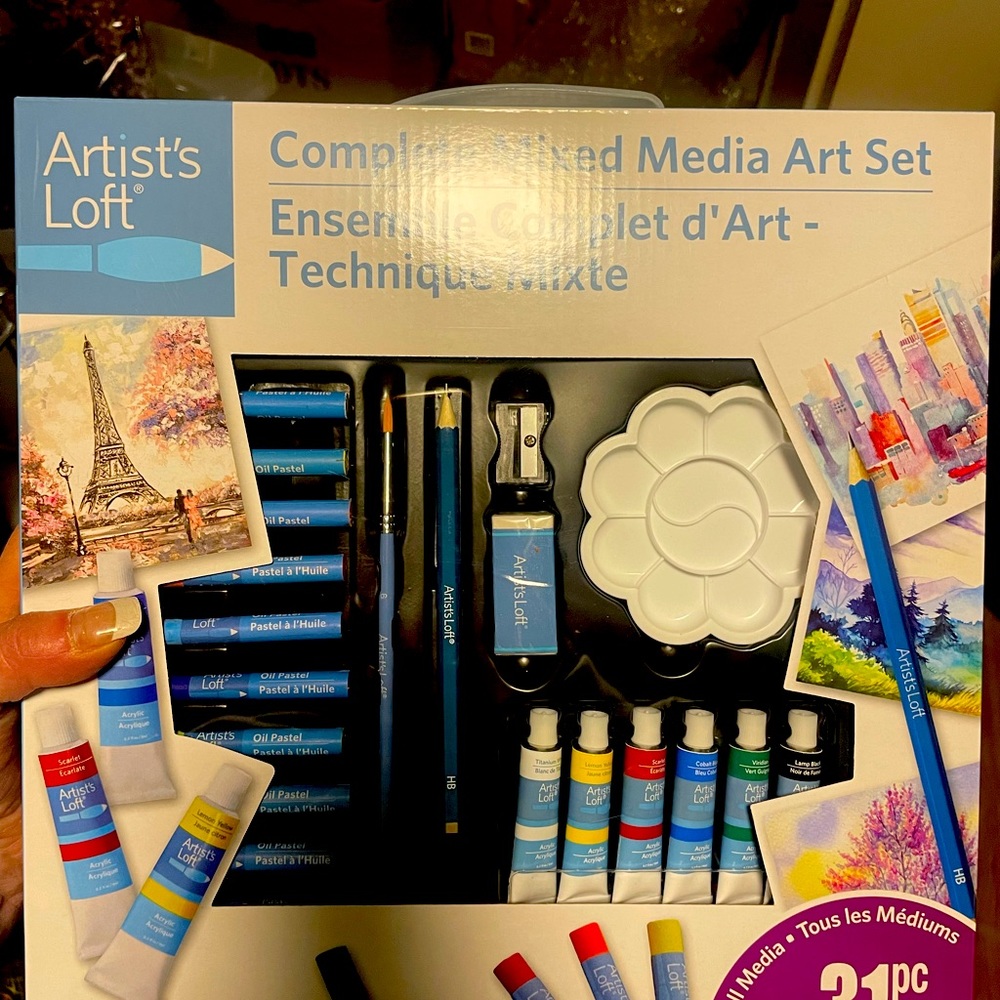 Media Art Set Acrylic Paint Set 31 Piece New in Box